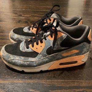 Rare Nike Air Max “Blue Digi Camo”